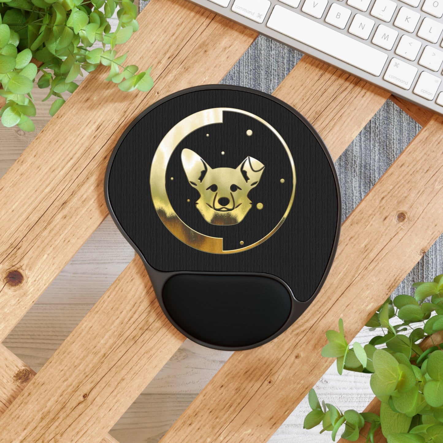 Mouse Pad With Wrist Rest - Gold - Ear-down